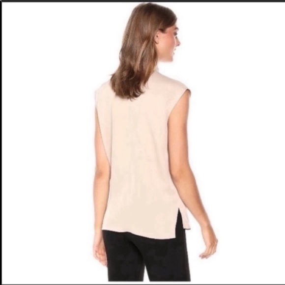 Theory Women's Sleeveless Relaxed Wrap Vneck Top
Silk NWT! sold out ! Exclusive - Picture 2 of 10